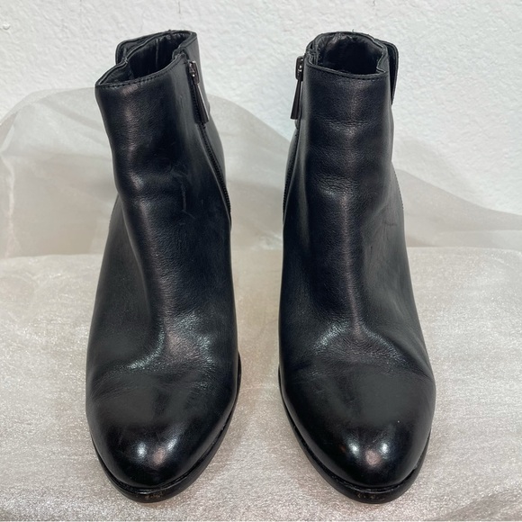 Vince Camuto black leather Debra side zipper ankle heeled boots - Picture 4 of 16